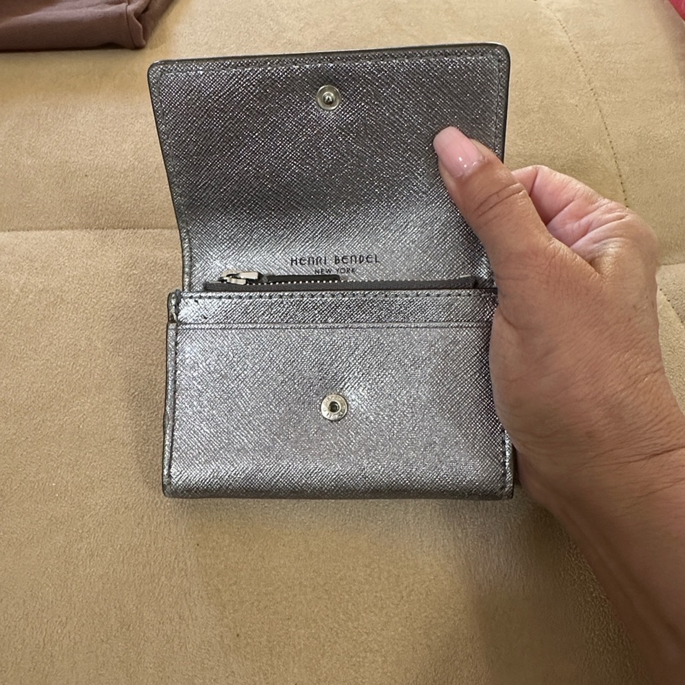 Henri Bendel Metallic Silver change purse wallet - Picture 6 of 11